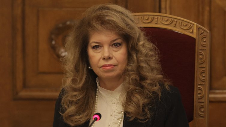 Йотова с първо вето: Върна за обсъждане ограничението на изборните секции в чужбина