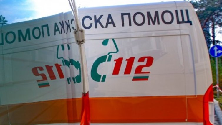 Кола падна в река Струма, почина жена  