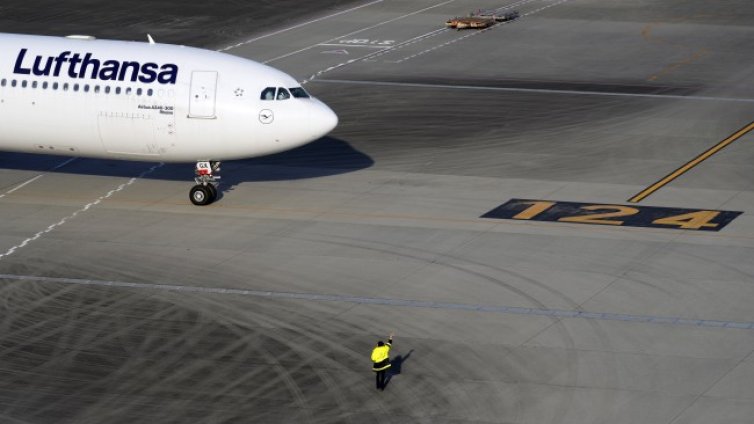 Авиокомпании обмислят да спрат полетите си над Украйна