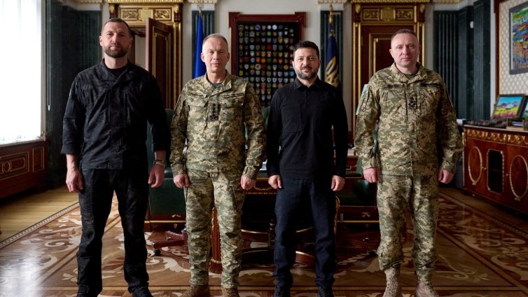 Освободените Сирски и Гнатов ще останат като съветници на новото командване