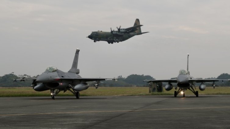 Девет китайски самолета влязоха във въздушното пространство на Тайван