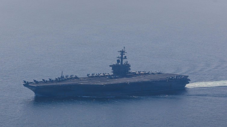 Най-големият самолетоносач в света навлезе в Средиземно море