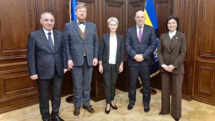 Гешев посрещна близки на служители на украинската съдебна власт