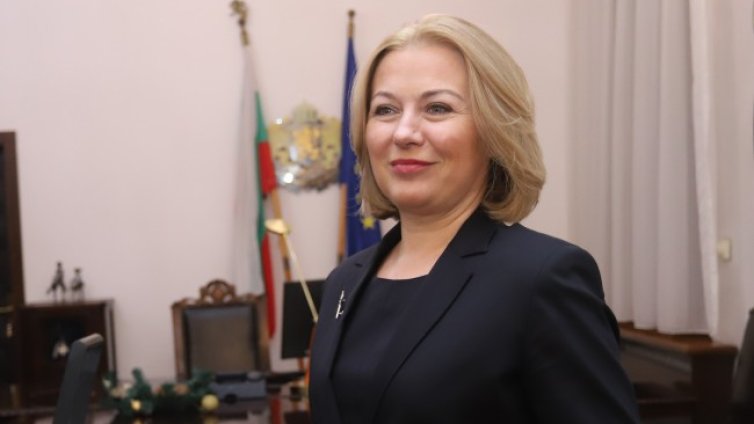 Йорданова: Всеки мотив за оставката на Гешев е изключително сериозен