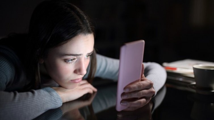 Кои са признаците, че сте във връзка с контролиращ партньор?