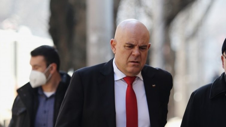 Гешев прие документите с предложението за освобождаването му