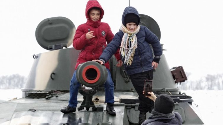 Кремъл разпространява пропаганда в подкрепа на войната и сред 3-годишните 
