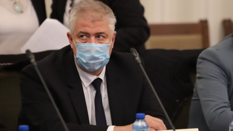 Проф. Балтов: Ковид кризата у нас е оставена на автопилот