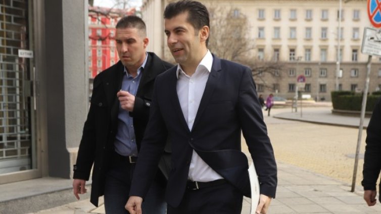 Кирил Петков дойде в прокуратурата за разпит