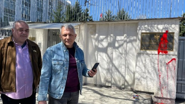 Арестуваха Николай Хаджигенов и Арман Бабикян пред руското посолство