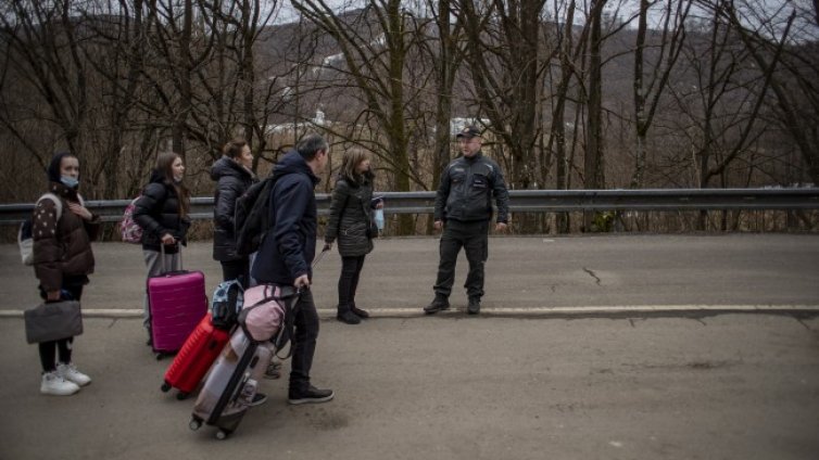 За седмица 20 хиляди украинци са получили временна закрила