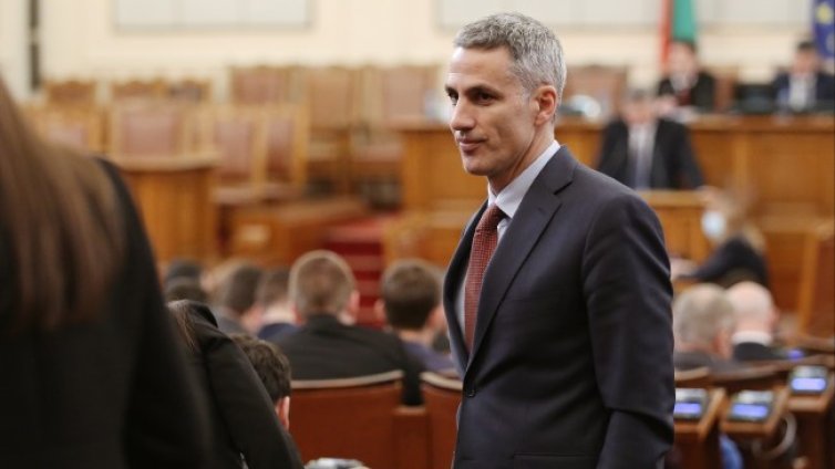 Андрей Гюров се оттегля от надпреварата за БНБ