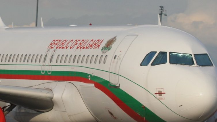 Правителственият самолет излетя да прибере моряците от &bdquo;Царевна&rdquo;