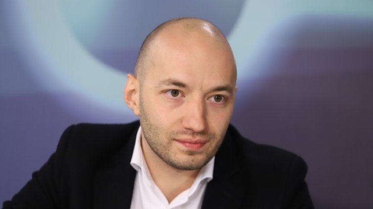 Димитър Ганев: Доверието към правителството продължава да пада