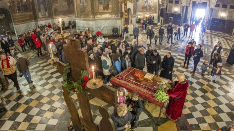 На Светли вторник се отдава почит на Света Богородица