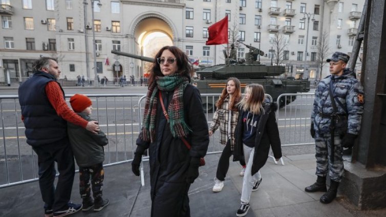 Русия се хвали с над 130 модела оръжия на Парада на победата 