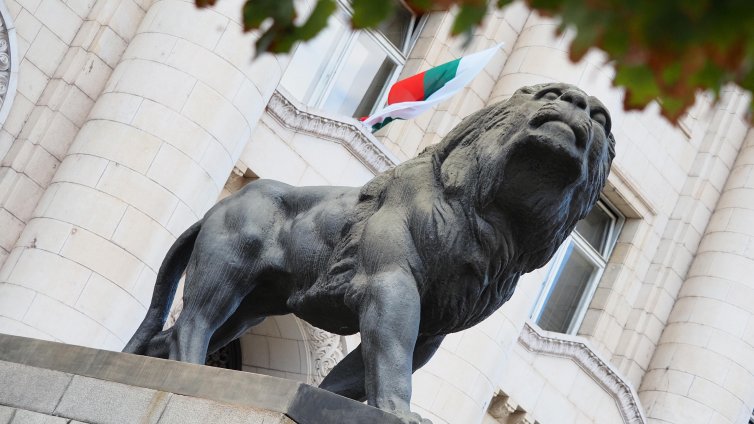 Близки на загинали в катастрофи на протест пред Съдебната палата