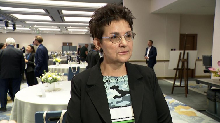 Петкова разясни за данъците, свръхпечалбата и по-високите ваучери за храна