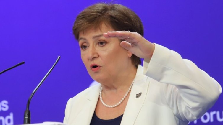 Георгиева: Бъдете много внимателни колко харчите и за какво