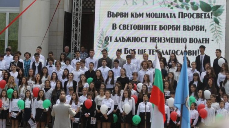 Припадна дете от хора, Петков се впусна да му оказва помощ 