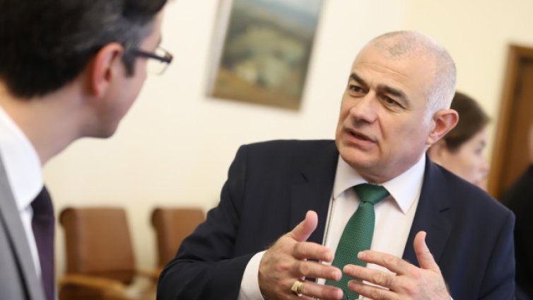 От 1 януари 2023 година минималната заплата трябва да стане 800 лева