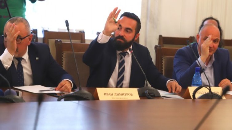 Камбарев отговори на Караджов