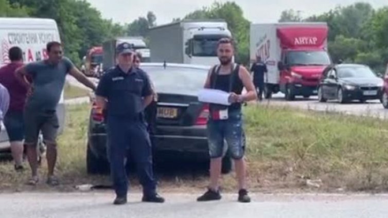 Протест и блокиране на пътища заради закриване на полицейски управления