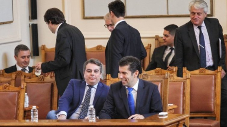 Ще оцелее ли кабинетът? Депутатите гласуват вота на недоверие 