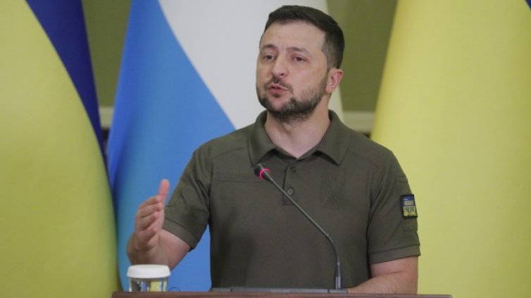 Зеленски: Руските сили напредват в Луганска област