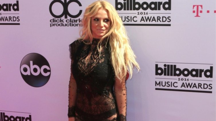 Бритни Спиърс планира меден месец в Хавай