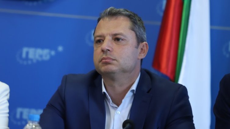 Делян Добрев иска истината, защо горивата доближават 4 лв.?