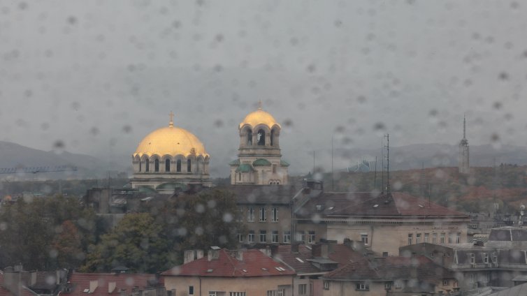 Жълт код за валежи в няколко области в страната 