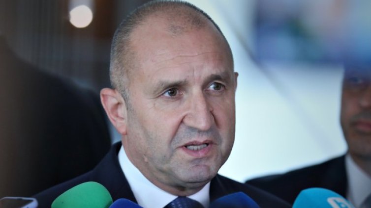 Радев: Работещите срещу интересите на България да носят последствията си