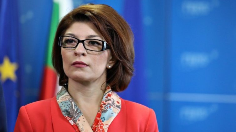 Атанасова: Правителството 6 месеца нямаха управленска програма