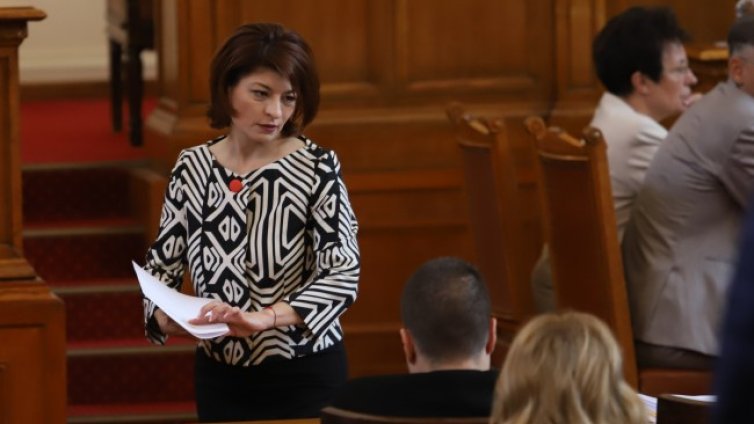 Атанасова: Отстъпката от 25 стотинки на литър гориво е поредния провал