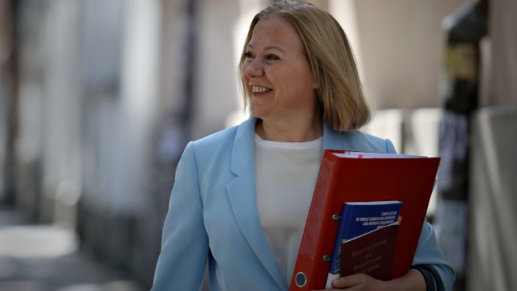 Йорданова: В България се диша по-леко, тежестта на корупцията е по-малка