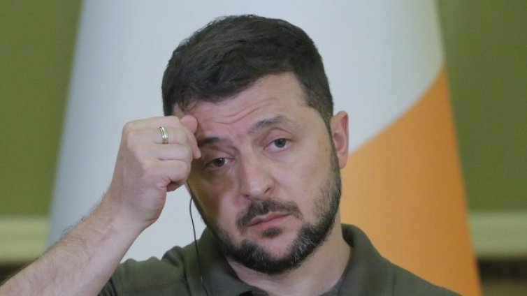 Предизвикателствата пред Зеленски, докато съдбата му се решава на бойното поле