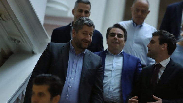 През август ще се разбере дали ДБ и ПП ще се коалират