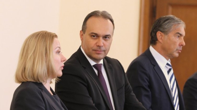 Заков: Армията е пред колапс и със старо оборудване
