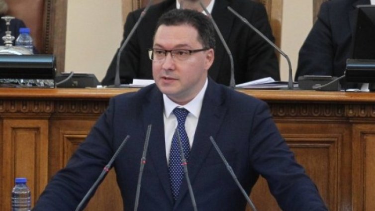 Даниел Митов: Да разработим залежите на газ в България 