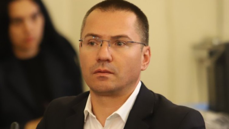 Служебният кабинет е впечатляващ, изборите - безсмислени