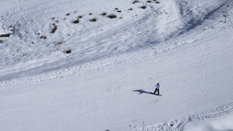 В африканско кралство карат ски, докато Европа се поти в летните жеги
