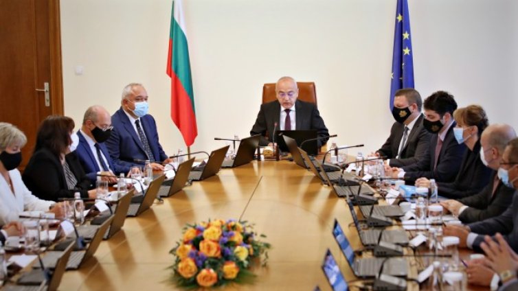 Експерти: Невъзможна е коалиция между ПП, ГЕРБ и ДПС