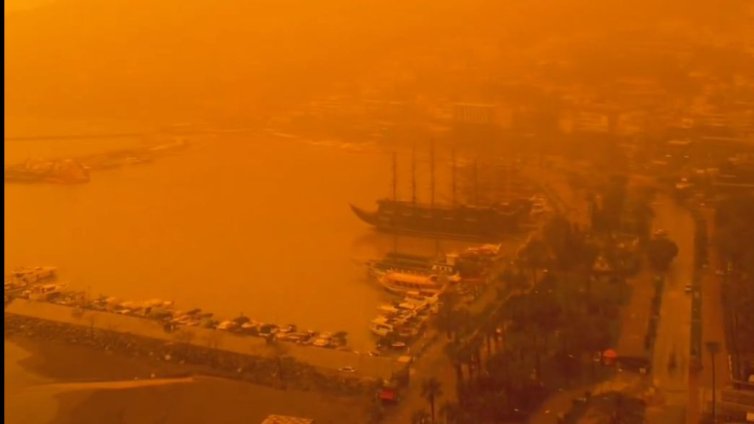 След Гърция, пясъчни бури оцветиха небето в кърваво червено и над Турция ВИДЕО