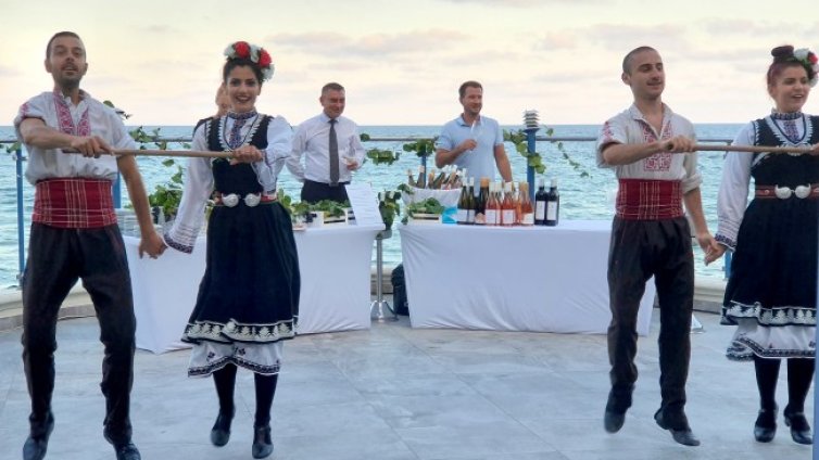 Празници на гроздолечението и виното в курорта "Св. св. Константин и Елена"