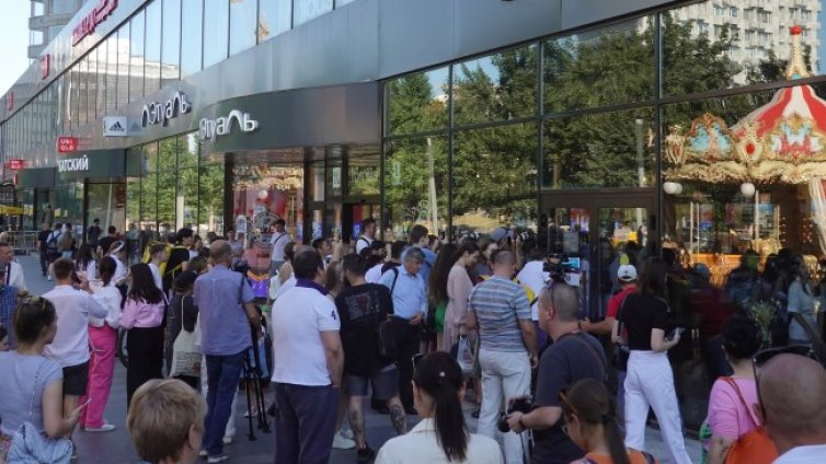 Младите в Русия се отнасят лоялно към Запада, по-възрастните - не