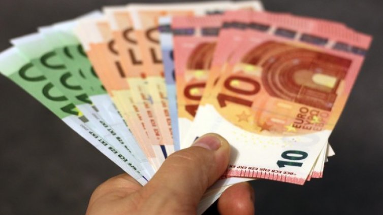 Какво да направя ако получа голяма сума пари? Съветват инвестиционните консултанти 