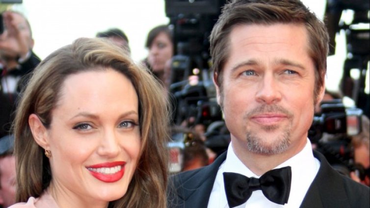 Как Анджелина Джоли е забила нож в гърба на Дженифър Анистън?