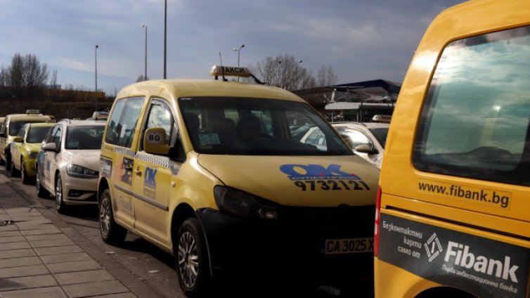 Готвят ново поскъпване на такситата