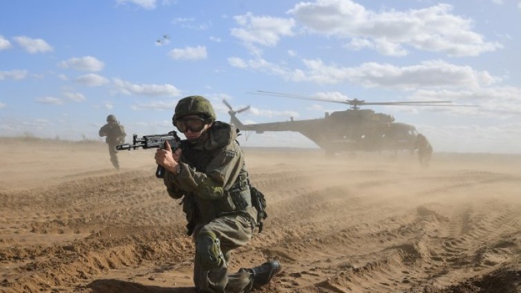 Руската армия набира професионални войници, дава $3000 месечно